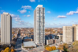 Lincoln Park West in Chicago, IL - Foto de edificio - Building Photo