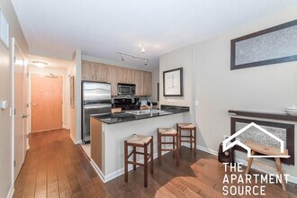 353 N Desplaines St in Chicago, IL - Building Photo - Building Photo