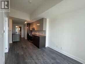 188 Fairview Mall Dr in Toronto, ON - Building Photo - Building Photo