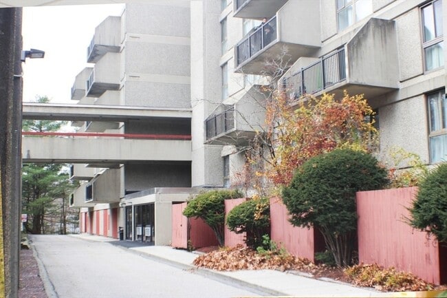 55 Tall Oaks Dr, Unit 407