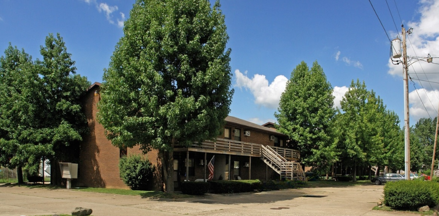 Riverbend Apartments in Parkersburg, WV - Building Photo