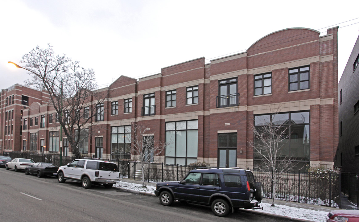 2659 N Ashland Ave in Chicago, IL - Building Photo