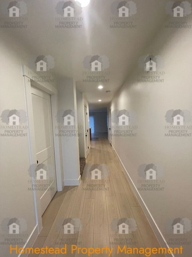 1426-1428 Northgate Dr in Independence, OR - Building Photo - Building Photo