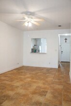 8829 Coral Palms Ct, Unit B in Kissimmee, FL - Foto de edificio - Building Photo