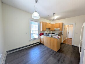 393 Washington St, Unit 2 in Somerville, MA - Building Photo - Building Photo