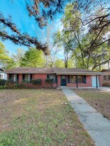 204 E Glenn Dr in Longview, TX - Building Photo