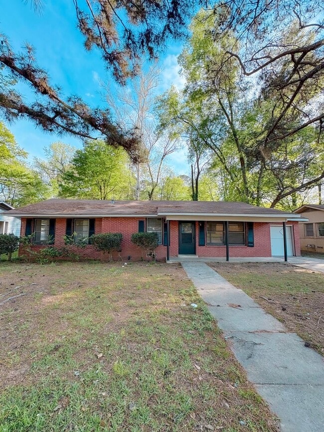 property at 204 E Glenn Dr