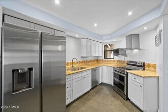 7755 E Thomas Rd in Scottsdale, AZ - Building Photo - Building Photo
