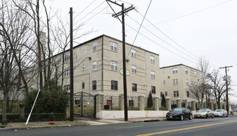 Eastern Plaza Condominiums in Washington, DC - Building Photo