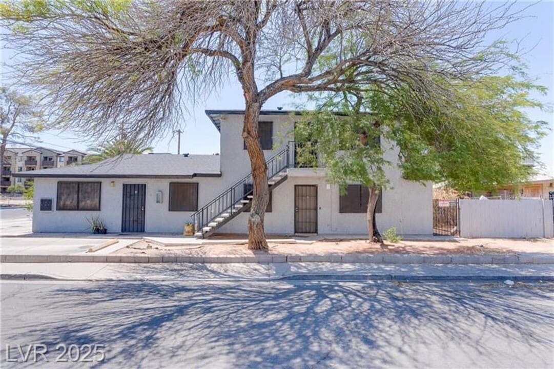 312 E Tonopah Ave in North Las Vegas, NV - Building Photo