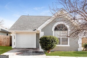 110 Waterford Way in Griffin, GA - Building Photo
