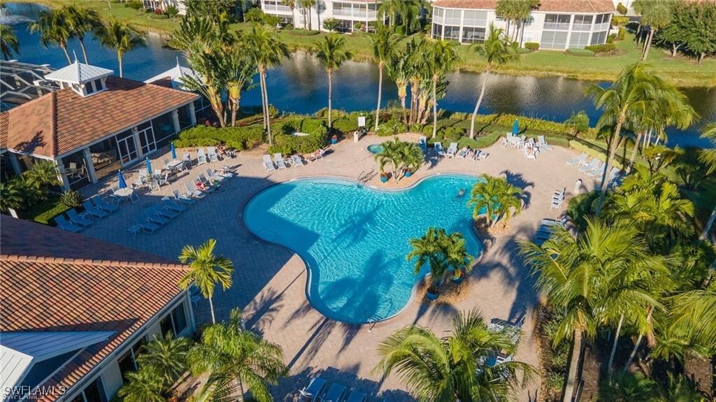 3009 Driftwood Way in Naples, FL - Foto de edificio