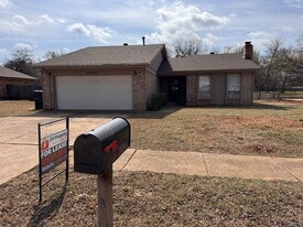 1920 Rolling Stone Dr in Norman, OK - Building Photo