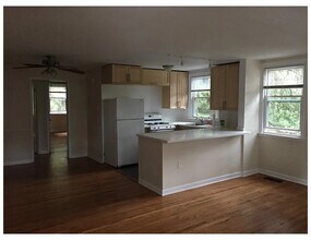 7006 Boyer St, Unit 1st Floor in Philadelphia, PA - Building Photo - Building Photo