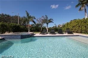 11002 Vanderbilt Dr in Naples, FL - Building Photo