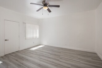 1935 Myrtle Ave. in Long Beach, CA - Foto de edificio - Interior Photo