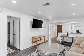 4507 Holly Tree Rd in Wilmington, NC - Foto de edificio - Building Photo