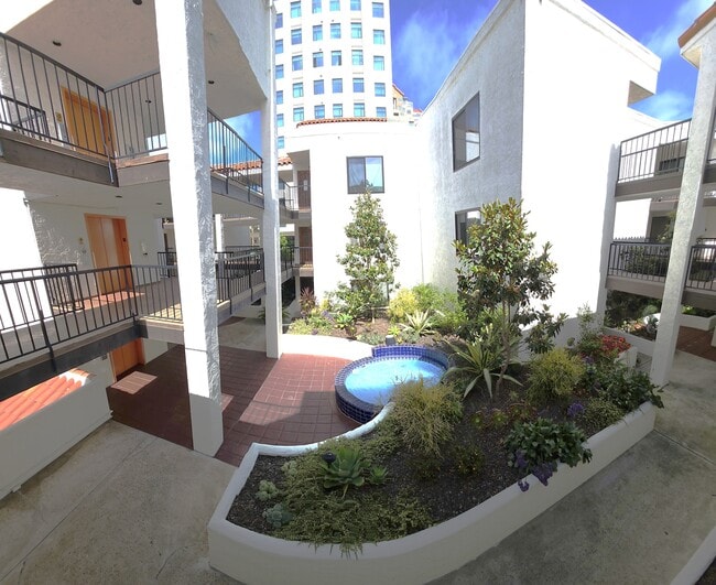 3525 Lebon Dr in San Diego, CA - Building Photo - Building Photo