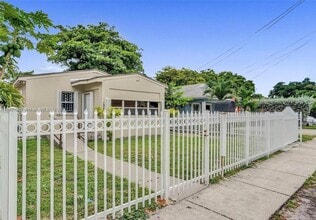 1868 NW 64th St in Miami, FL - Building Photo - Building Photo