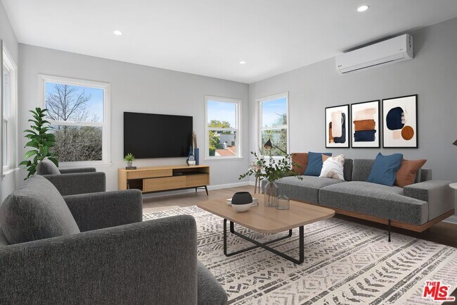 1514 Stearns Dr in Los Angeles, CA - Building Photo - Building Photo