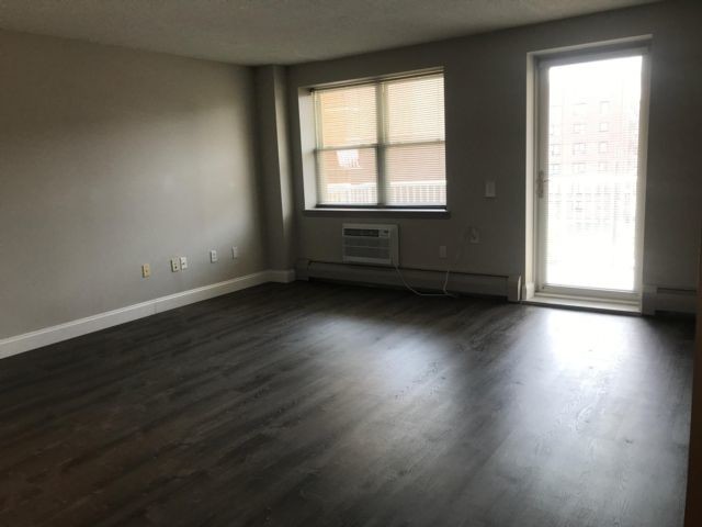 221 Beach 80th St-Unit -4E in Queens, NY - Building Photo - Building Photo