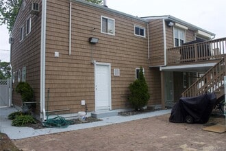 1069 Callahan St in Bay Shore, NY - Building Photo - Building Photo