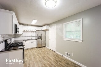 743 Oak Dr in Riverdale, GA - Building Photo - Building Photo