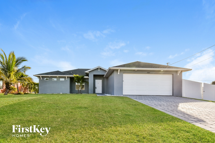 2009 NW 16th Pl in Cape Coral, FL - Building Photo