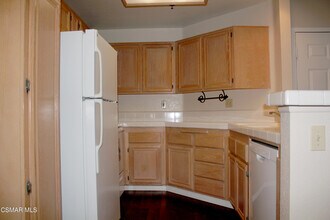697 Sutton Crest Trail in Oak Park, CA - Building Photo - Building Photo