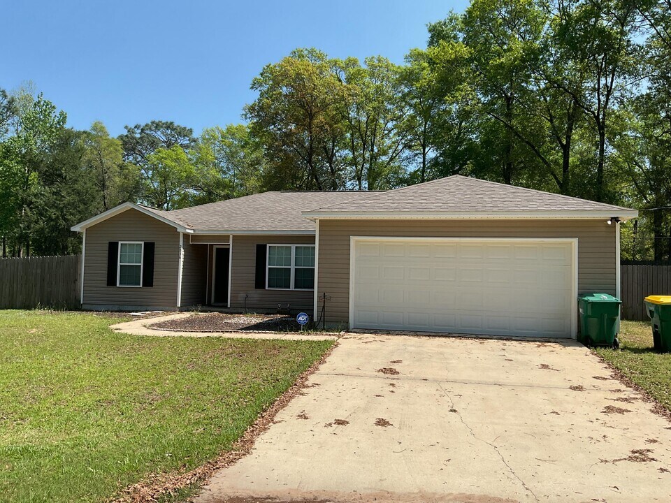 2856 Shoffner Ave in Crestview, FL - Foto de edificio