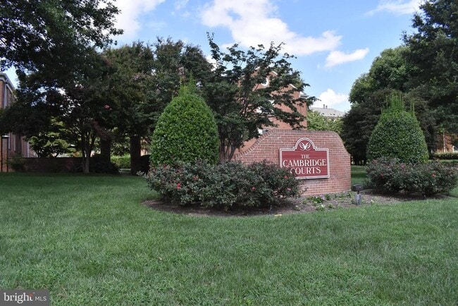 property at 2801 Arlington Blvd