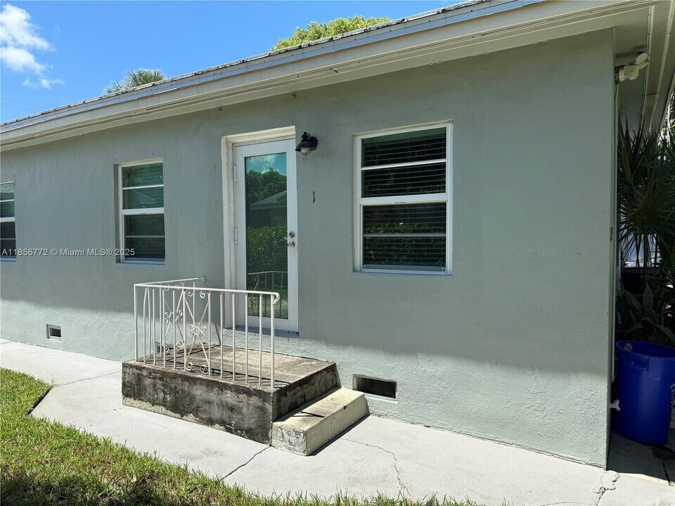 223 S J St in Lake Worth Beach, FL - Building Photo