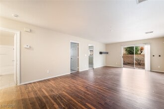 124 La Padania Ave in Las Vegas, NV - Building Photo - Building Photo