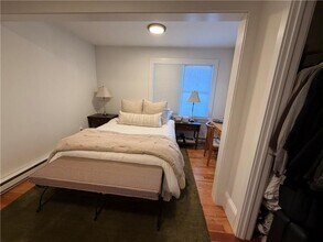 16 Apthorp Ave in Newport, RI - Foto de edificio - Building Photo