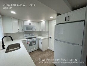 2916 4th Ave W-Unit -2914 in Seattle, WA - Building Photo - Building Photo