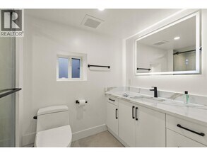 529x Dunbar St in Vancouver, BC - Building Photo - Building Photo