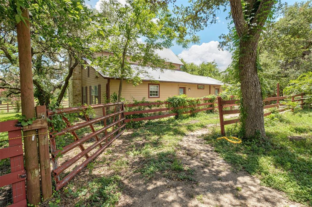 3805 Lone Man Mountain Rd in Wimberley, TX - Building Photo