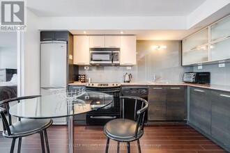 25-1625 Capreol Ct in Toronto, ON - Building Photo - Building Photo