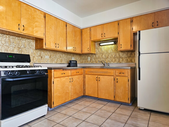 5950 W Schubert Ave in Chicago, IL - Building Photo - Building Photo