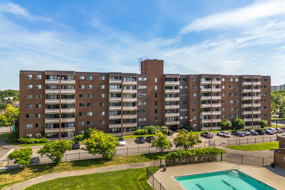 Deschenes Court - Moodie - Accora Village in Ottawa, ON - Building Photo