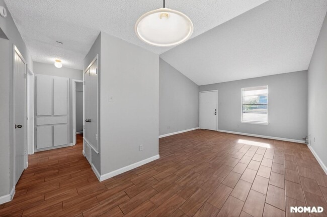 1600 W Braker Ln in Austin, TX - Building Photo - Building Photo