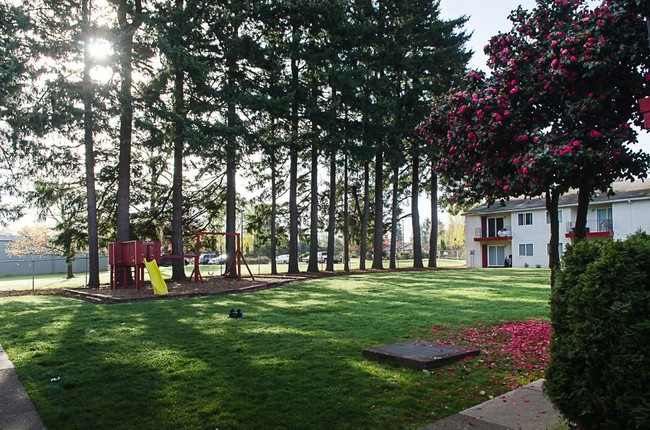 Fircrest Apartments 1159-F in Portland, OR - Foto de edificio - Building Photo