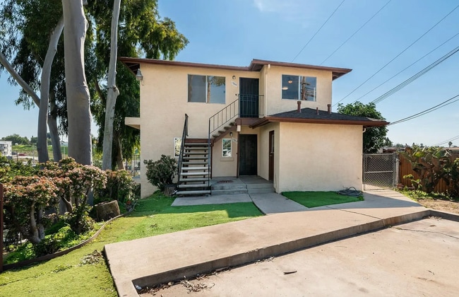 property at 1702 E 7th St