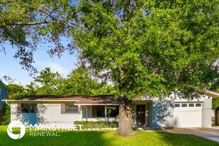 1706 Grove Park Dr in Orange Park, FL - Building Photo