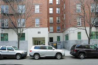 55 E 208th St in Bronx, NY - Foto de edificio - Building Photo