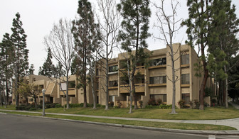 Fullerton Fountain Apartments