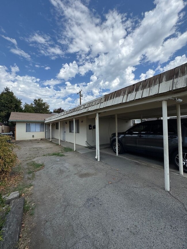 property at 940-942 E Tulare Ave
