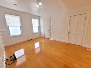 177 Otis St, Unit 2 BED Hardwood CLEAN in Cambridge, MA - Building Photo - Building Photo