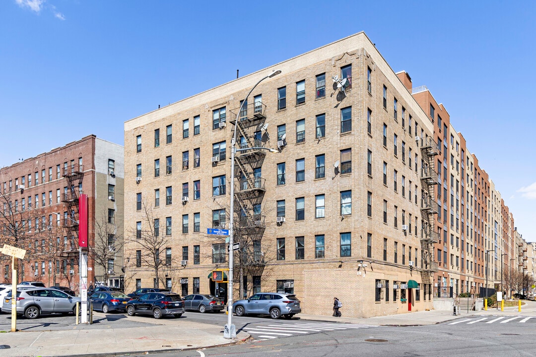 823 E 147th St in Bronx, NY - Building Photo