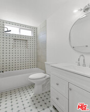 6736 Woodley Ave in Los Angeles, CA - Building Photo - Building Photo